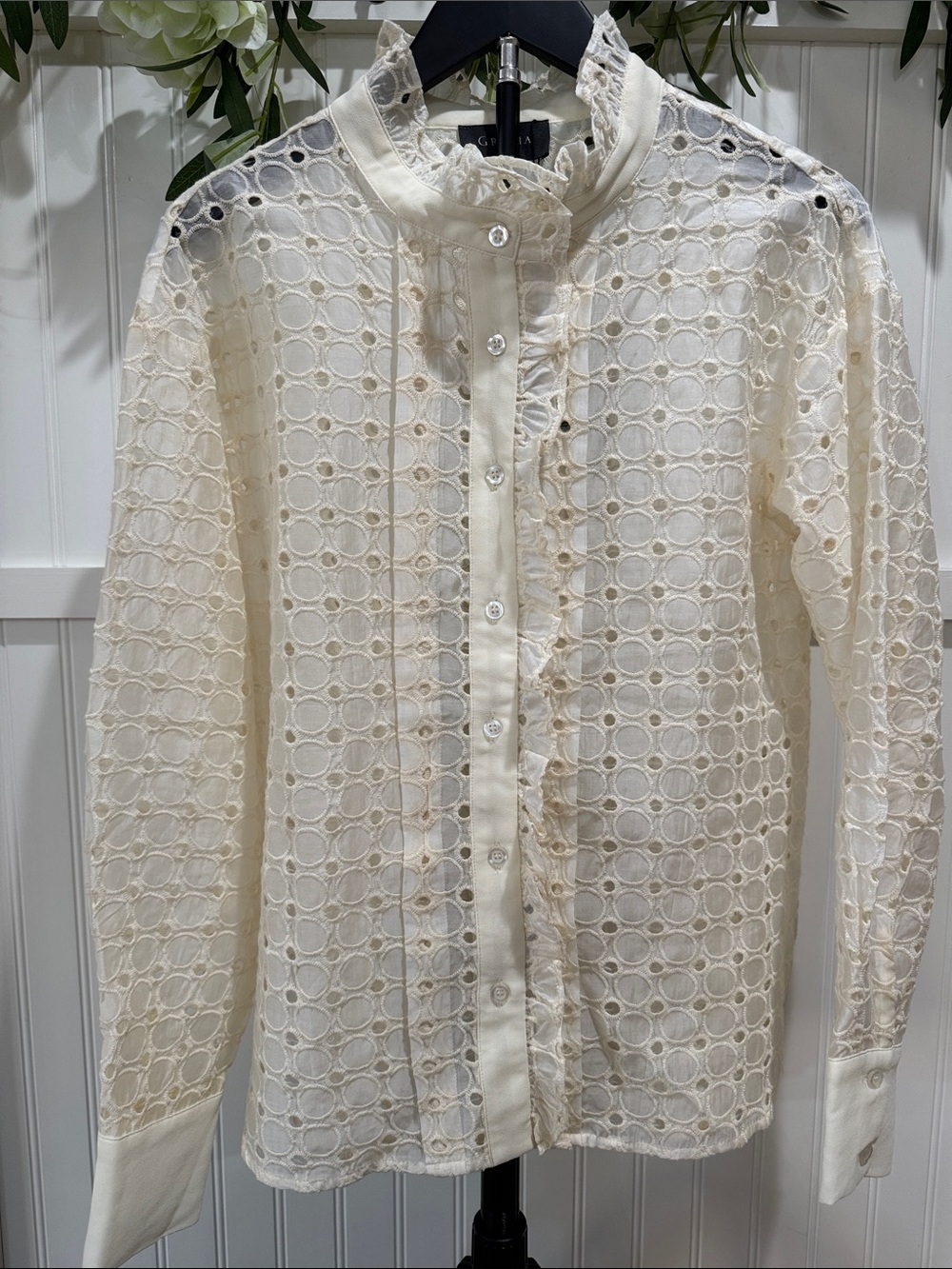 NWT! #583 GRACIA Cream Eyelet Lace Ruffle Button-Up Blouse